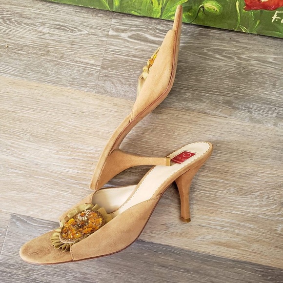 Oscar De La Renta camel beaded open toe heels - Picture 4 of 8